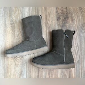 UGG Classic Zip Short Boots – Eucalyptus Spray, Size 7 (Like New)